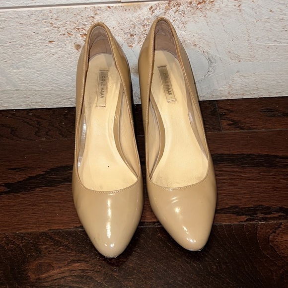 COLE HAAN Women’s Nude Almond Toe Heels Size 7.5 - Picture 2 of 6